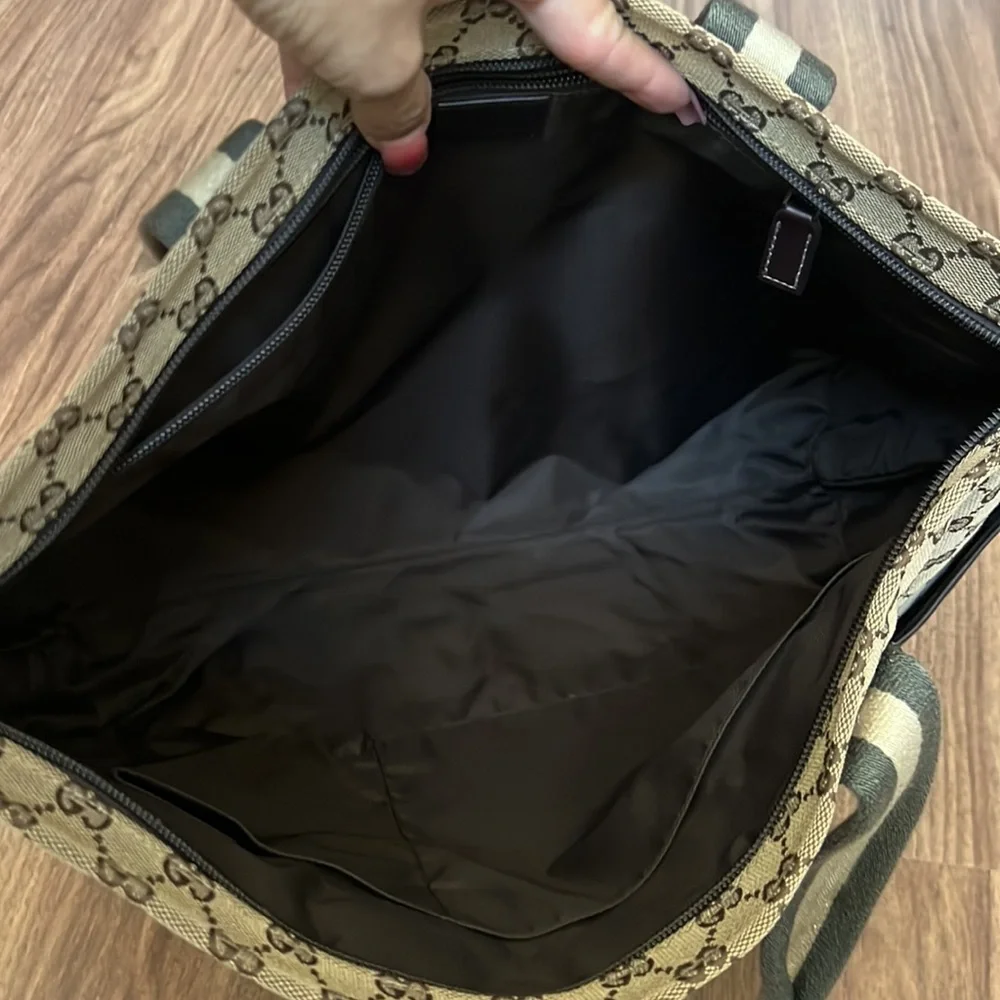 A32- 💯 % authentic Gucci shoulder bag - Picture 12 of 16